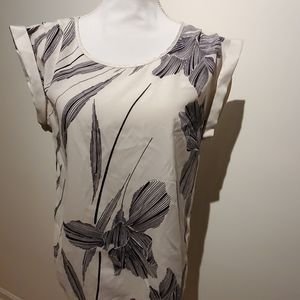 Limited S Pleated orchid floral Ivory short sleev